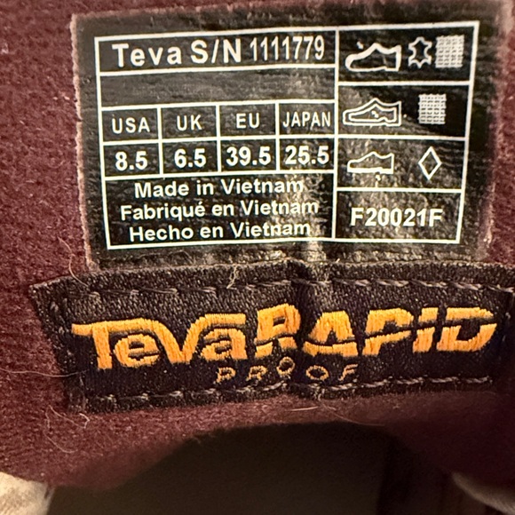 Teva Women's Quilted ReEmber Commute waterproof Booties size 8.5 - Picture 11 of 13